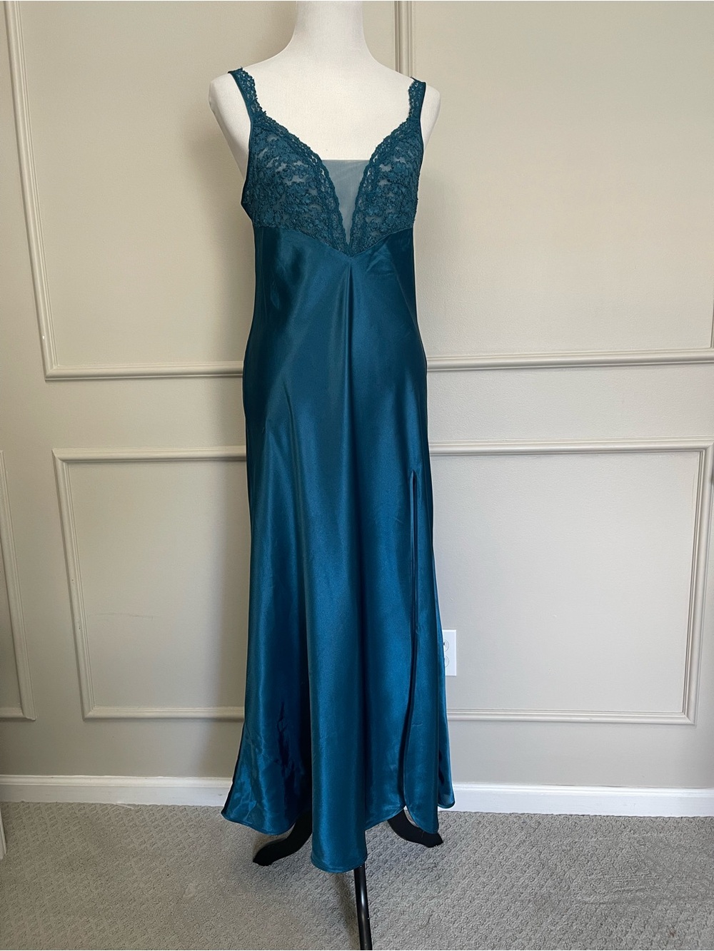 VTG Victoria’s Secret Gold Label Teal Satin Lace Nightgown Size M